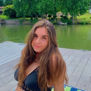 Meet your Posher, Olivia